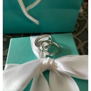 Tiffany and Co. Interlocking Double band Ring